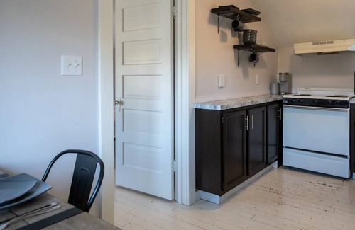 Douglas Apartment | Freshwater Flat, Downtown Douglas - Apart in Downtown right off Center Street.
