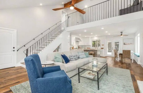 Raisin House | Fresno Home|Family Friendly Loft| 3/2.5 | Garage