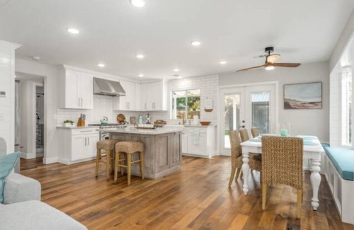 Raisin House | Fresno Home|Family Friendly Loft| 3/2.5 | Garage