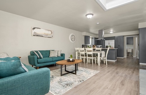 Fresno House | Fresno House| Air Hockey| Private Parking|4/2:Wow!