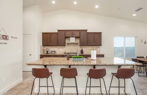 Fresno House | Fresno House| Game Room|Kitchen| 3/2: 2 Car Garage