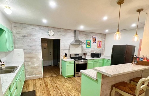 Northwest Los Angeles Heights House | FRIDA KAHLO LOVE, Downtown, I10, Woodlawn, DECO District