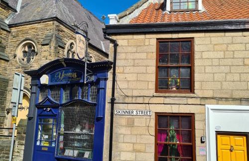 West Cliff House | Frida's Cottage Whitby