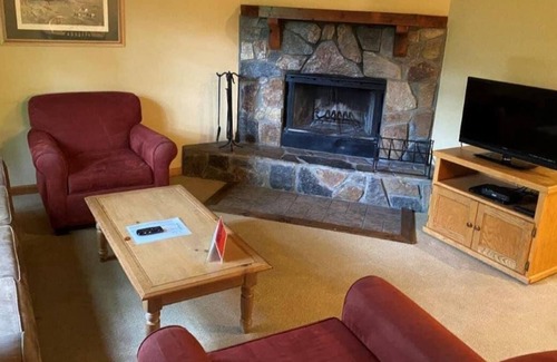 Sapphire Resort | Friend and Family Getaway! 3 Great Units Minutes from Panthertown Valley Trail!