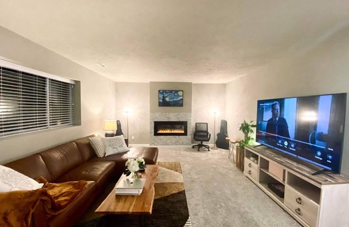 North Central Omaha House | Friendly 1 bed room, shared bath with free parking