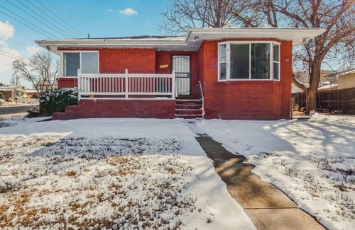 Berkley House | Friendly & Cozy Two Bedroom Denver/Red Rocks