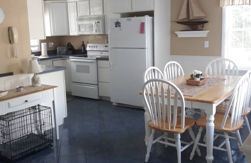 East Falmouth House | Friendly Falmouth House, close to beaches, walk to great ocean views.