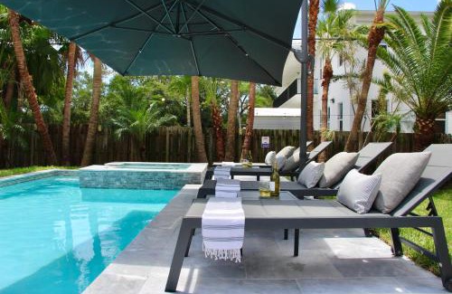 Croissant Park Villa | Friendly Fox Luxury Pool & Spa House Near Downtown & Beach