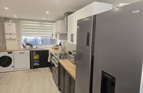 Northampton House | Friendly Retreat at Windermere Way Upto 6 Guests