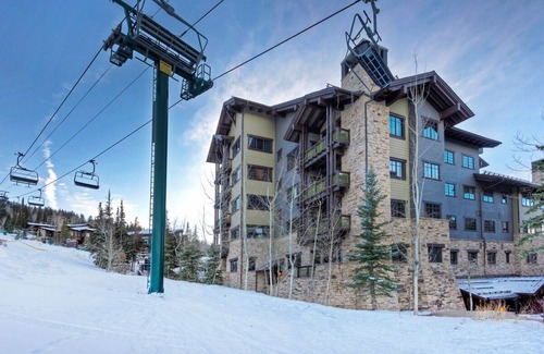 Empire Pass Condo | Friendly Studio Condo in Empire Pass with Mountain Views and On-Site Hot Tub