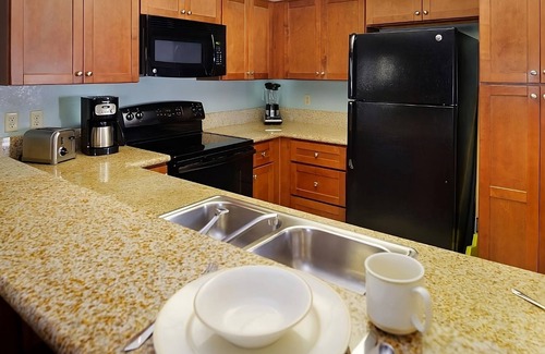 San Diego Country Estates Hotel | Friends Getaway! Kitchen, Pool, Golf, Short Drive to Lenora Winery