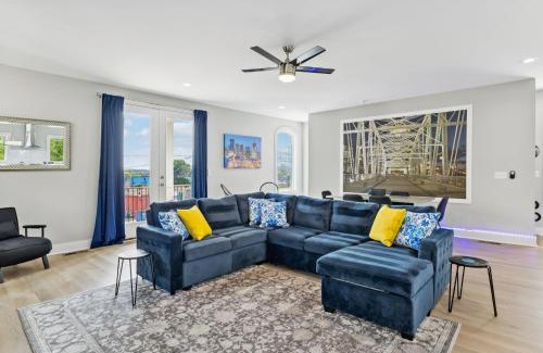 Buena Vista House | Friends in Skyline Places Luxurious Brand New Build, Great for Groups, 10 min to Downtown Nash