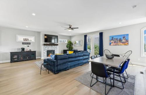 Buena Vista House | Friends in Skyline Places Luxurious Brand New Build, Great for Groups, 10 min to Downtown Nash