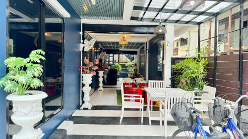 Sanam Pao House | FRIENDS@SaiLom