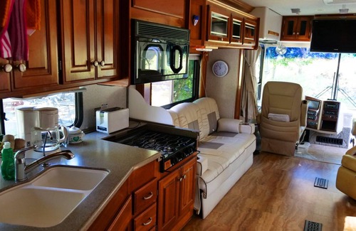 New Meadows House | Friendship - Luxury Motorhome by the River