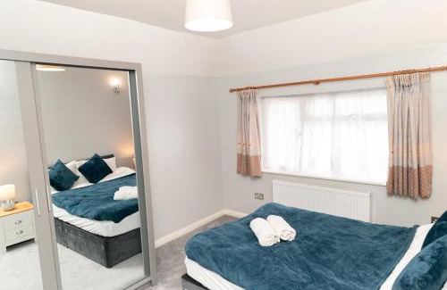 Frimley Apartment | Frimley Sleeps 5 Free WiFi & Parking