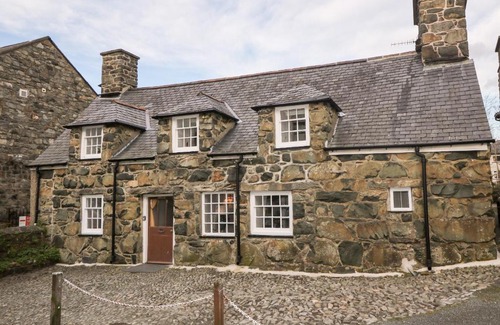 Dolgellau House | Fro Awel