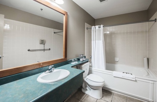 Iqaluit Hotel | Frobisher Inn