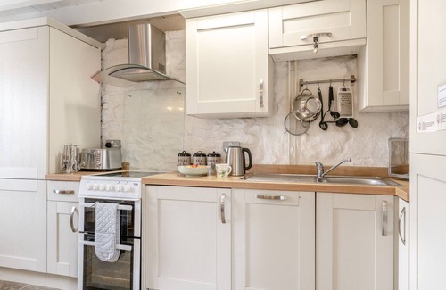 Llangennith House | Frog Cottage - Two Bedroom House, Sleeps 4