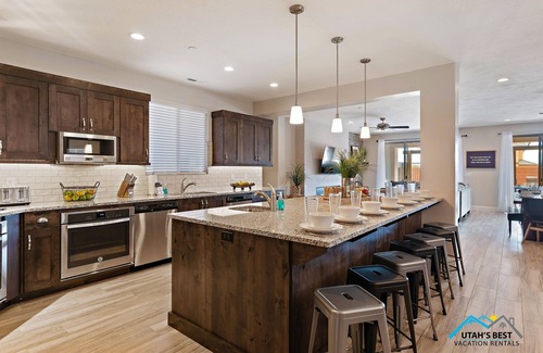 Santa Clara House | (From$569 Sleeps43)PrivatePool*Rec-Court*MiniGolf*Theatre* Complete Privacy *