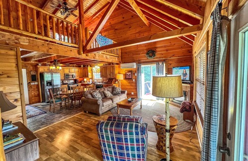 Piney Creek Cabin | From Fireplace Evenings to Deckside Sunsets- Breezy River Has It All