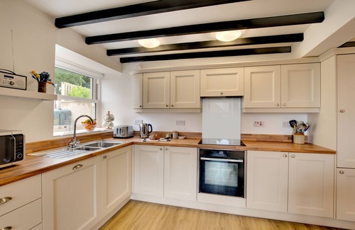 Aberdaron House | Fron Olau - Three Bedroom House, Sleeps 5