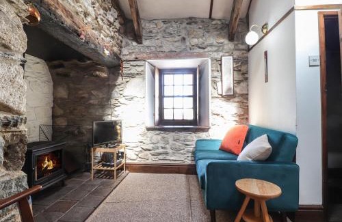 Newport House | Frondeg