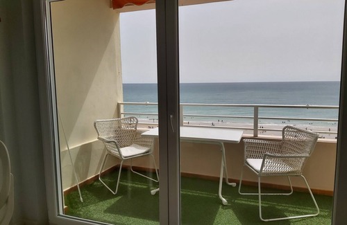 Cadiz Apartment | Front apartment to the sea with spectacular views to the beach. Parking and WIFI