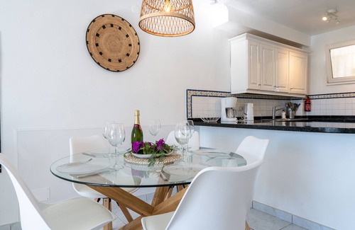 Sitio de Calahonda Ski Chalet | Front BEACH house - Full SEA view - Dona Lola BEACH Resort - between MARBELLA and La Cala de Mijas - 2 bedrooms - Ref.: CS183