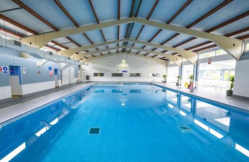 Martin Ski Chalet | FRONT LINE Chalet with OPEN Sea Views & Swimming Pool in Kingsdown No14