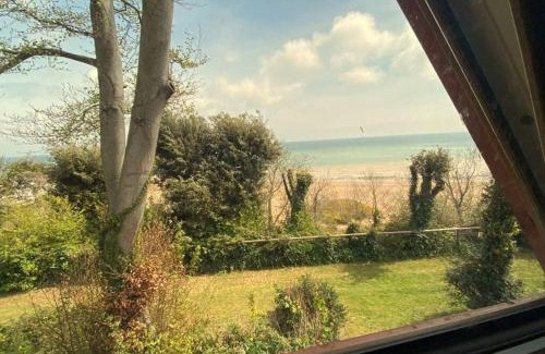 Martin Ski Chalet | FRONT LINE Chalet with OPEN Sea Views & Swimming Pool in Kingsdown No14