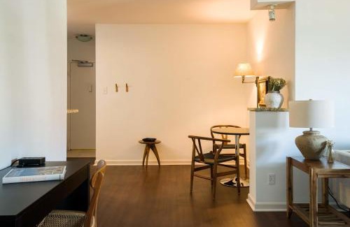 Central West End Apartment | FRONTDESK 1 BR Apt near Missouri History Museum