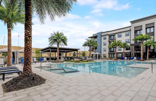 Deerwood Apartment | Frontdesk 1 BR Apt Near St Johns Town Center
