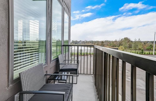 Deerwood Apartment | Frontdesk 1 BR Apt Near St Johns Town Center