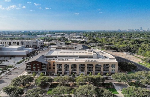 Highland Apartment | Frontdesk | 1 BR Apt near Texas Capitol