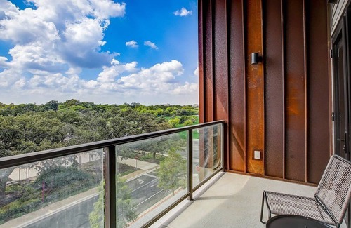 Highland Apartment | Frontdesk | 1 BR Apt near the University of Texas