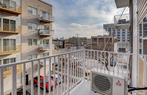Fifth Ward Apartment | FRONTDESK 124 W Washington St Apts Milwaukee