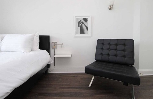 East Hyde Park Apartment | Frontdesk | 1BR Apt near Garden of the Phoenix
