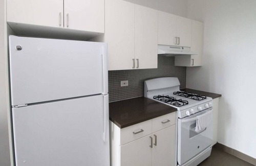 East Hyde Park Apartment | Frontdesk | 1BR Apt near Garden of the Phoenix