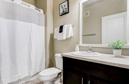 Roseland Apartment | Frontdesk | 2 BR in Roseland