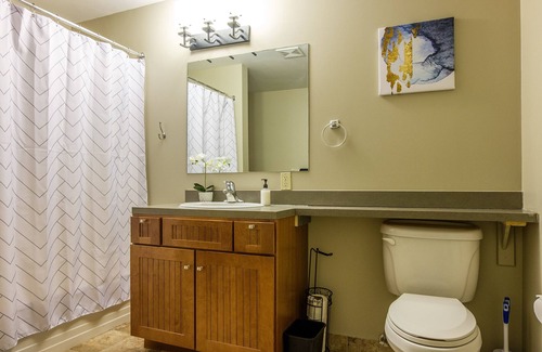 Gateway District Apartment | FRONTDESK 2015 East 4th Street Apts Downtown Cleveland
