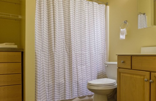 Gateway District Apartment | FRONTDESK 2063 East 4th Street Apts Downtown Cleveland