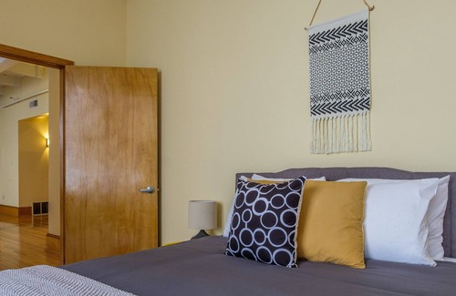 Gateway District Apartment | FRONTDESK 2063 East 4th Street Apts Downtown Cleveland
