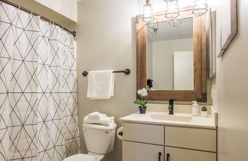 Warehouse District Apartment | FRONTDESK 50 4th Ave Apts North Loop Warehouse District