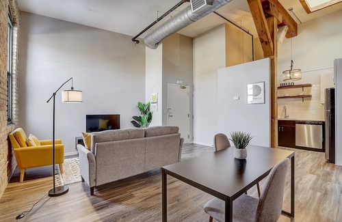 Warehouse District Apartment | FRONTDESK 50 4th Ave Apts North Loop Warehouse District
