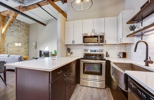 Warehouse District Apartment | FRONTDESK 50 4th Ave Apts North Loop Warehouse District