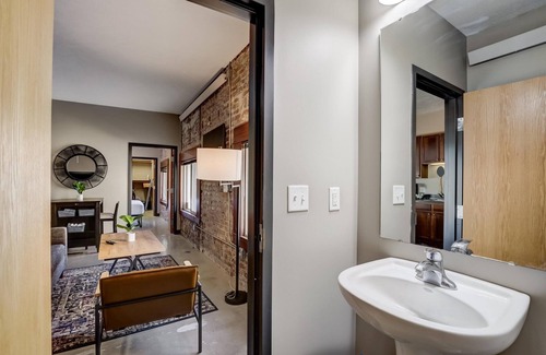 Downtown Lincoln Apartment | FRONTDESK Aerie 147 Lofts Apts Lincoln