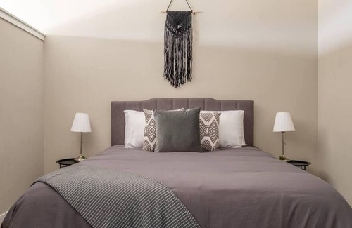 Security Acres Apartment | Frontdesk | Bright 1 BR Apt in Old Town Scottsdale
