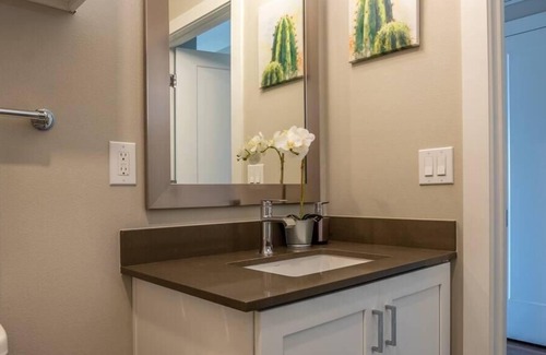 Security Acres Apartment | Frontdesk | Bright 1 BR Apt in Old Town Scottsdale