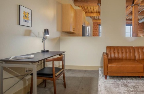 Downtown West Apartment | FRONTDESK Bright 1 BR Apt near The Gateway Arch